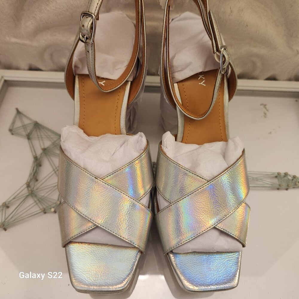 Lisa Vicky Silver Metallic "Jazz" Platform sandals. NIB. Size 9 - Picture 4 of 9